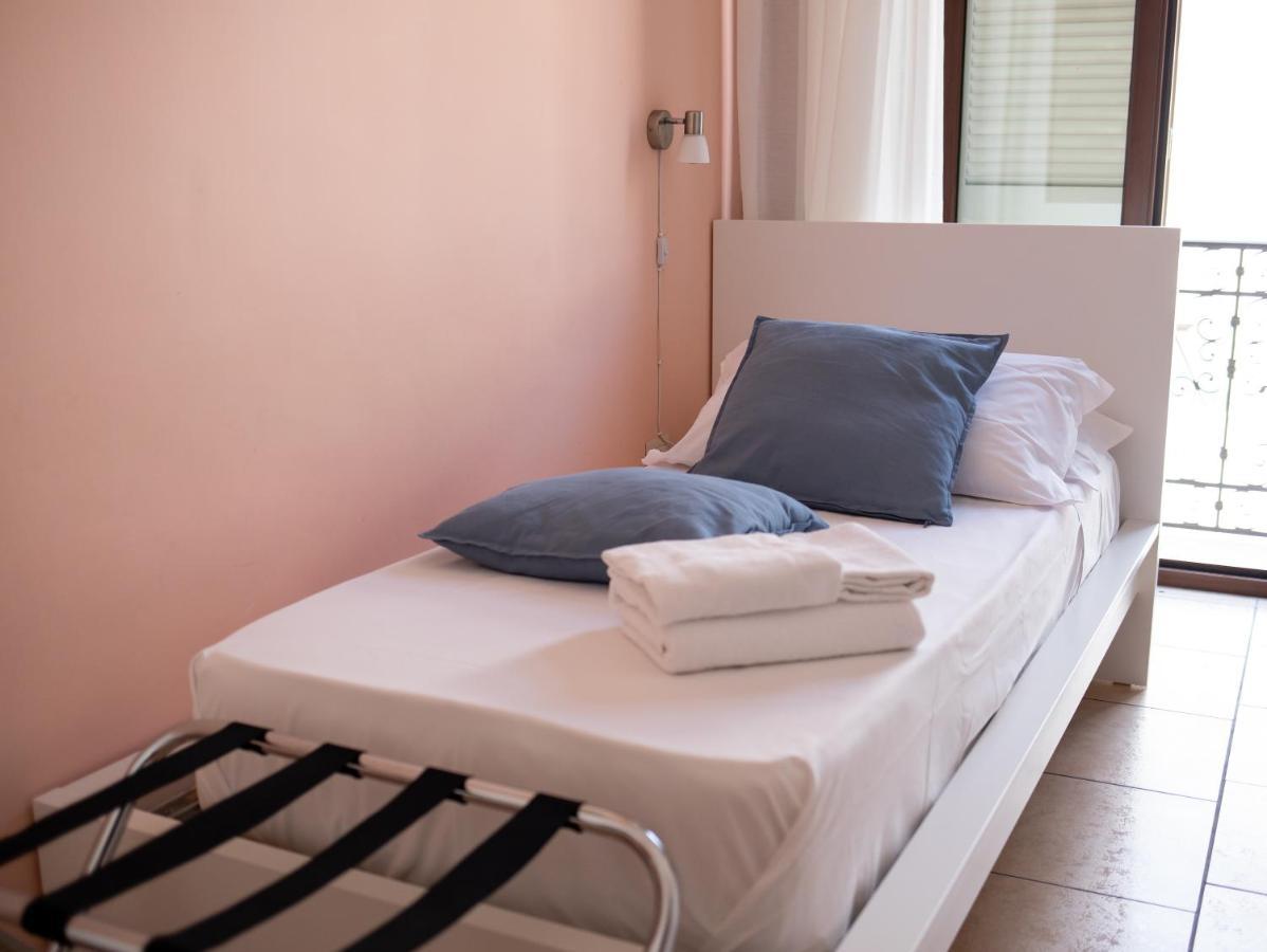 Vico 22 Rooms Napoli Exterior photo