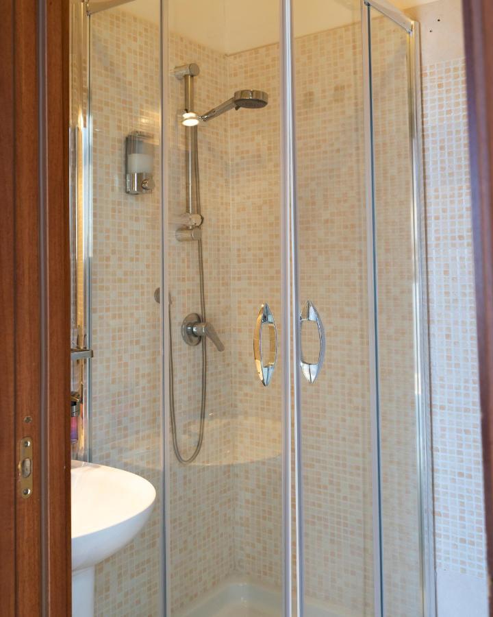 Vico 22 Rooms Napoli Exterior photo